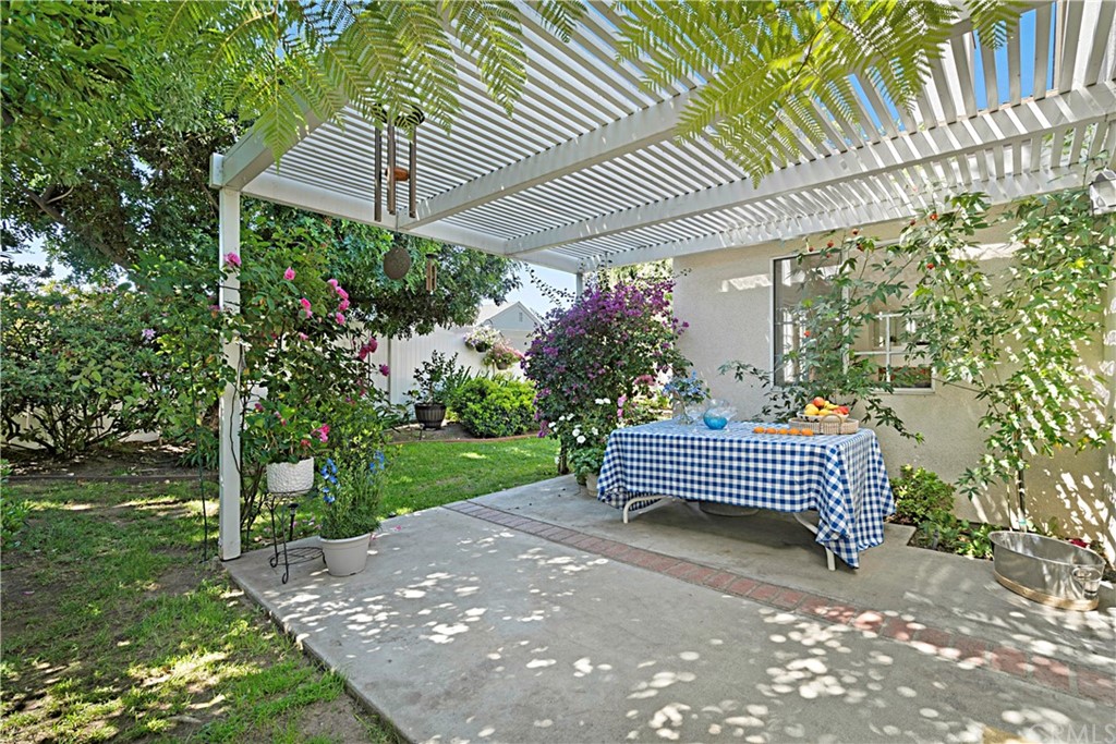 809 Canyon Wash Drive Pasadena, CA 91107 - Photo 16 of 17 a front view of a house with garden