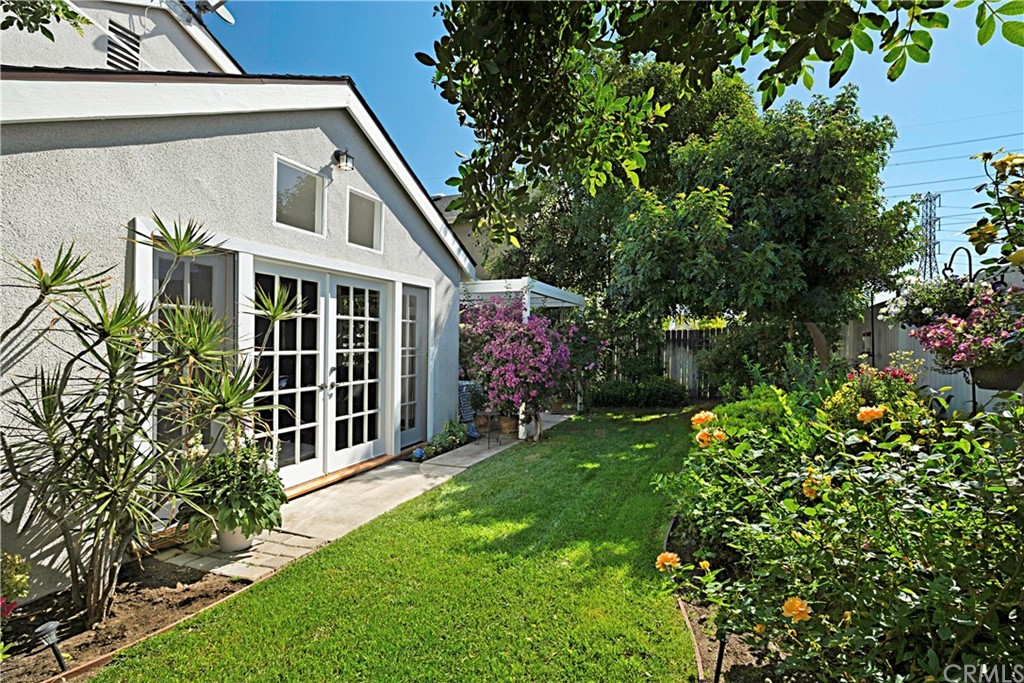 809 Canyon Wash Drive Pasadena, CA 91107 - Photo 17 of 17 a front view of a house with garden