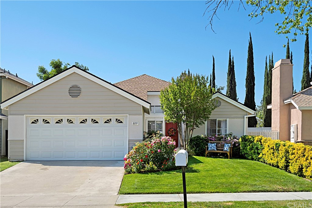 809 Canyon Wash Drive Pasadena, CA 91107 - Photo 2 of 17 a front view of house with yard