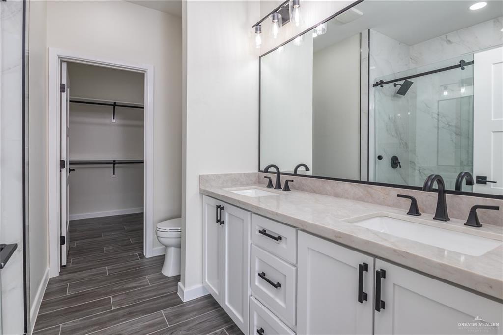 3559 Satelite Street Edinburg, TX 78542 - Photo 9 of 22 a bathroom with a double vanity sink and mirror