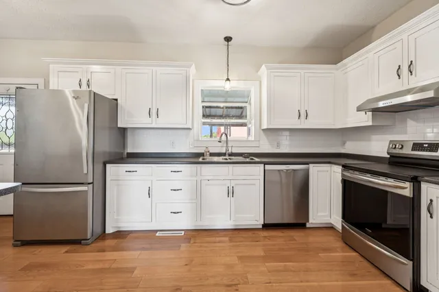 $550,000 | 572 Buntin Mill Road, Cottontown, TN 37048