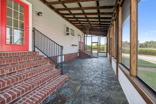 $550,000 | 572 Buntin Mill Road, Cottontown, TN 37048