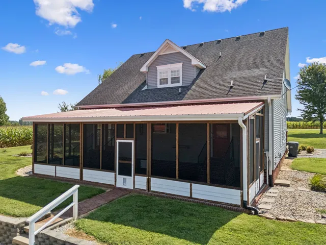 $550,000 | 572 Buntin Mill Road, Cottontown, TN 37048