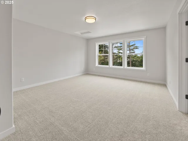 $439,000 | 1496 Southeast Marine Avenue, Lincoln City, OR 97367