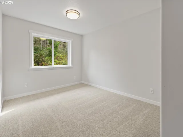 $439,000 | 1496 Southeast Marine Avenue, Lincoln City, OR 97367