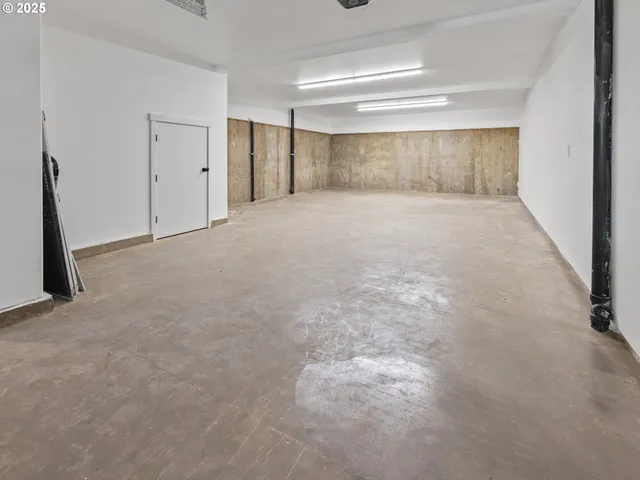 $439,000 | 1496 Southeast Marine Avenue, Lincoln City, OR 97367