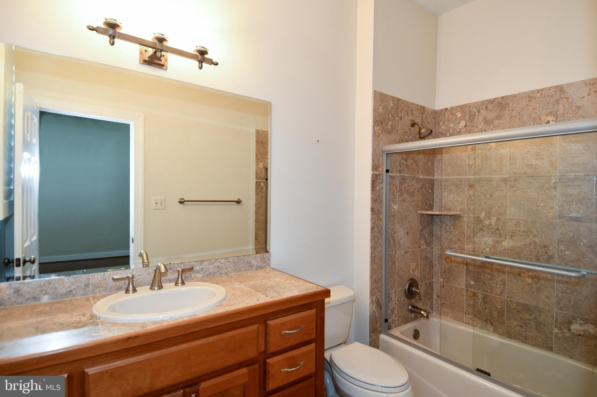 7808 Southdown Road Alexandria, VA 22308 - Photo 55 of 99 Full bath main levelbedroom