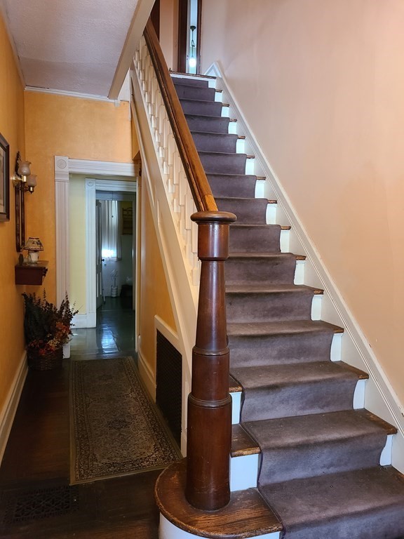 69 Clarendon Street Springfield, MA 01109 - Photo 5 of 22 Gallery Image 5