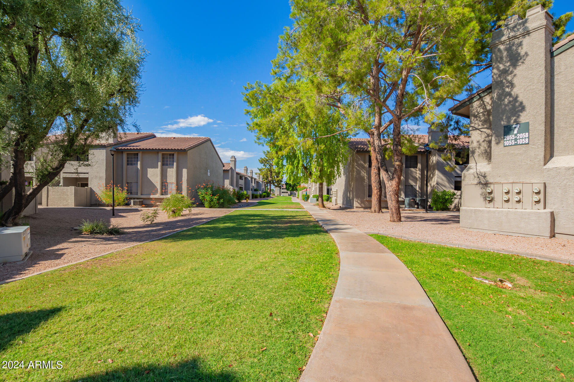 533 West Guadalupe Road, Unit 2046 Mesa, AZ 85210 - Photo 24 of 29 a view of swimming pool with sitting area and garden