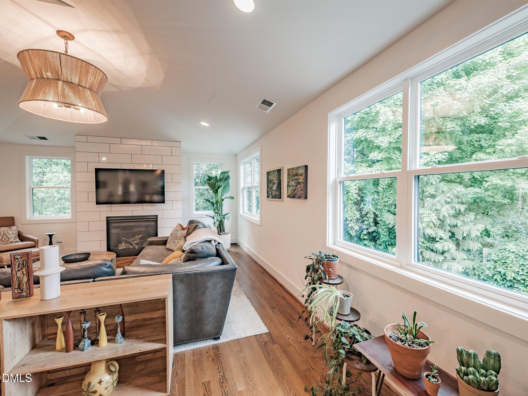 828 Woodburn Road Raleigh, NC 27605 - Photo 27 of 76 29-Living Room
