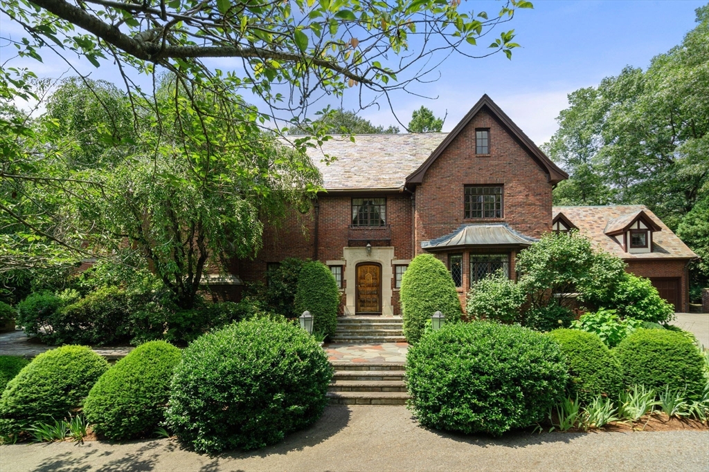 43 Monadnock Road Wellesley, MA 02481 - Photo 3 of 42