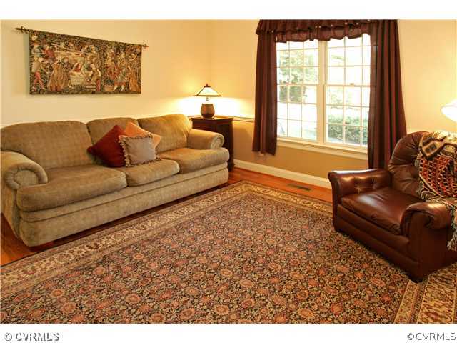 220 Broad St Road Manakin-Sabot, VA 23103 - Photo 4 of 12 Living Room