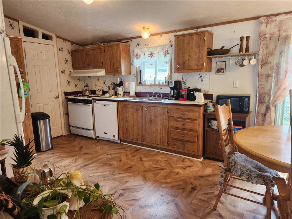 97 Locust Drive Hamlin, NY 14464 - Photo 8 of 17