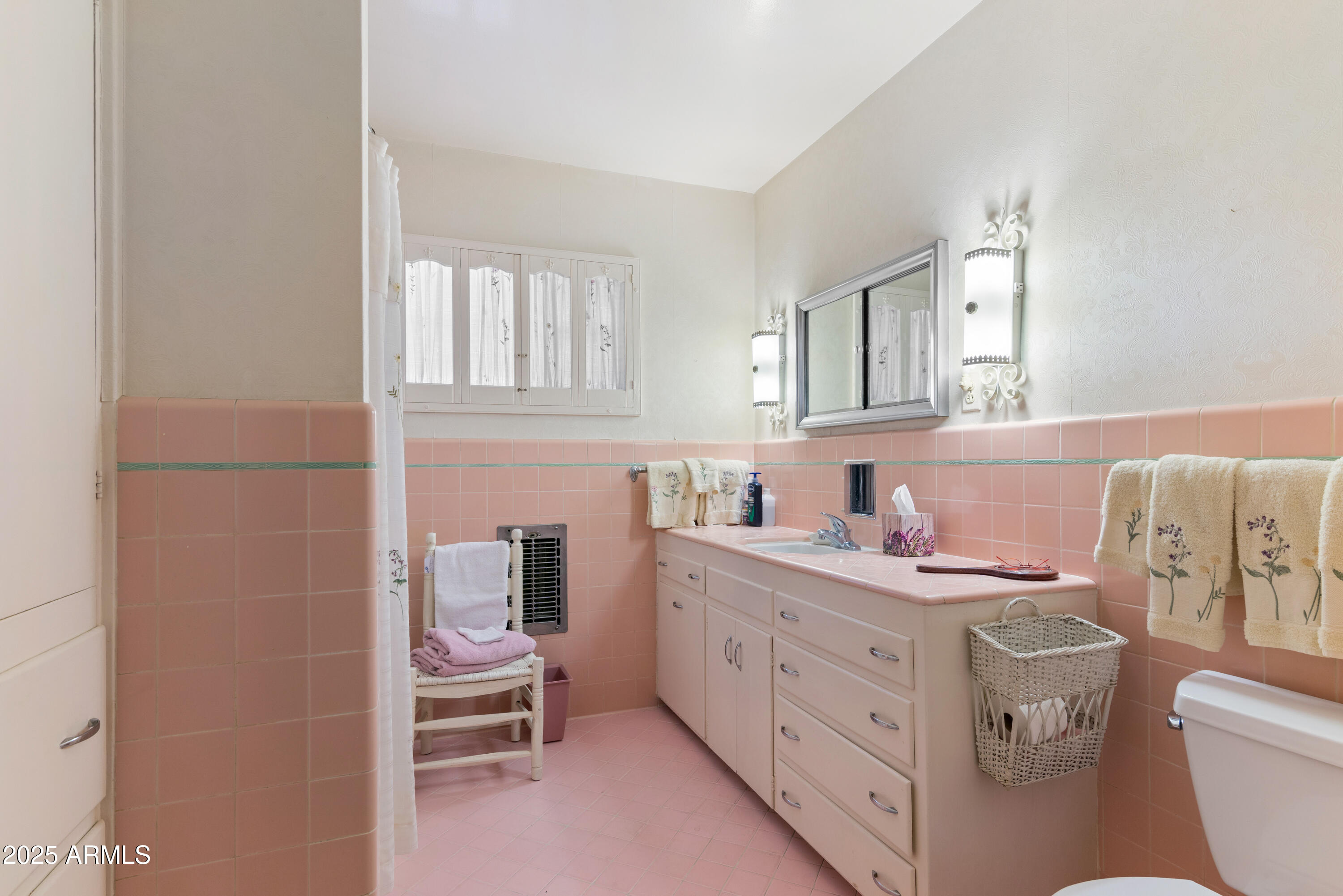 6850 North 15th Place Phoenix, AZ 85014 - Photo 11 of 26 a bedroom with a bed and a chair