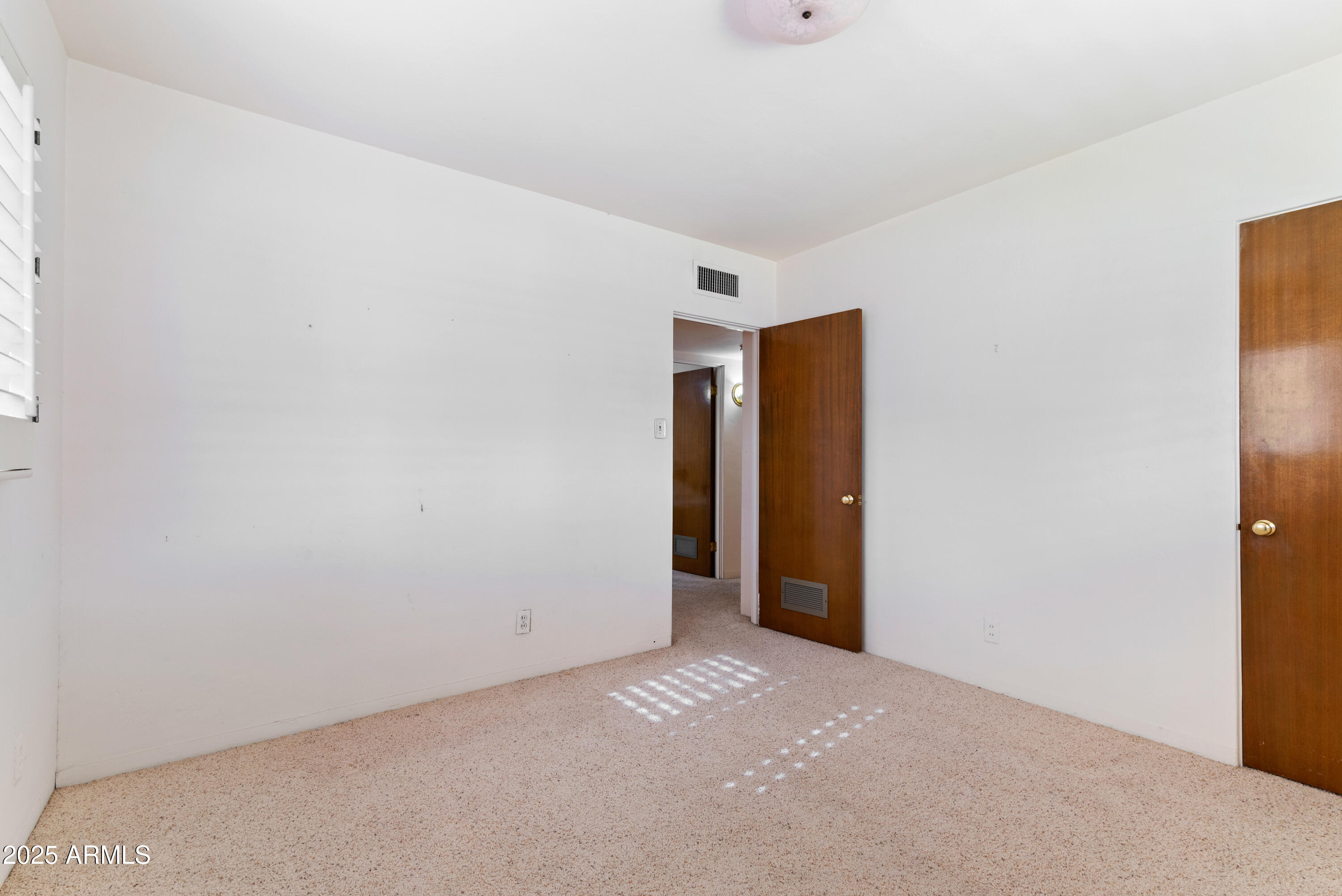 6850 North 15th Place Phoenix, AZ 85014 - Photo 18 of 26 a view of an empty room