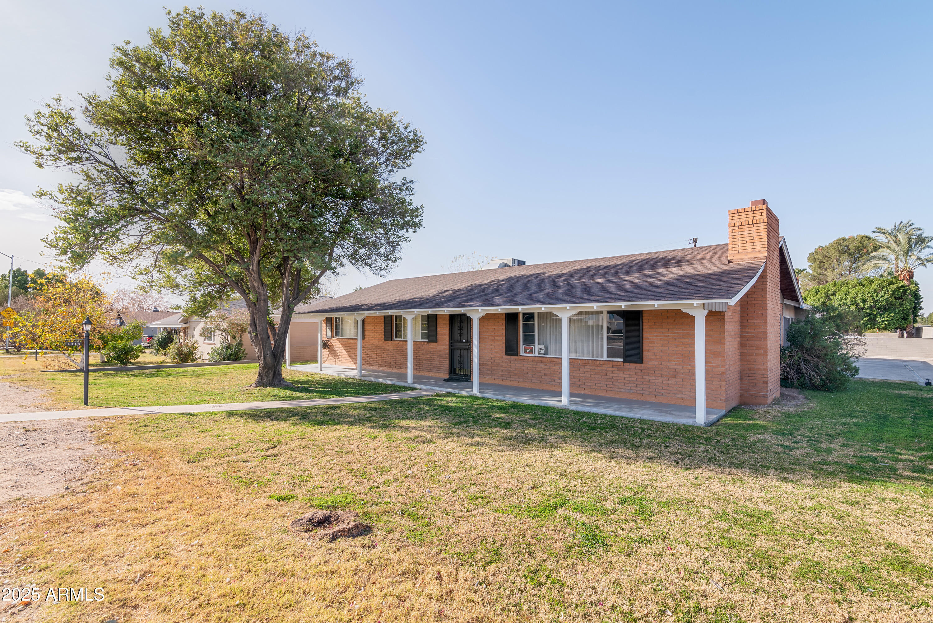 6850 North 15th Place Phoenix, AZ 85014 - Photo 2 of 26 a front view of a house with a yard