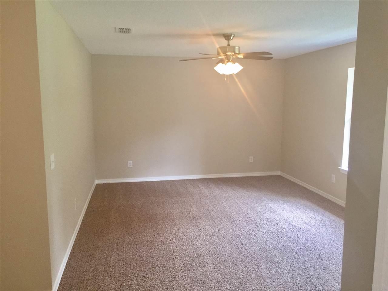 2040 Ziglar Road Cantonment, FL 32533 - Photo 5 of 22 Gallery Image 5