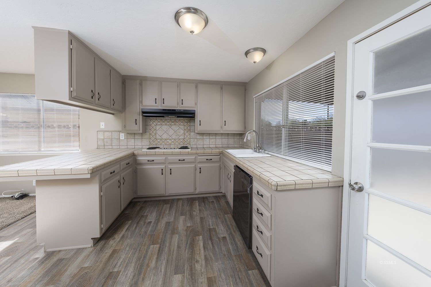 1129 Randall Street Ridgecrest, CA 93555 - Photo 12 of 32