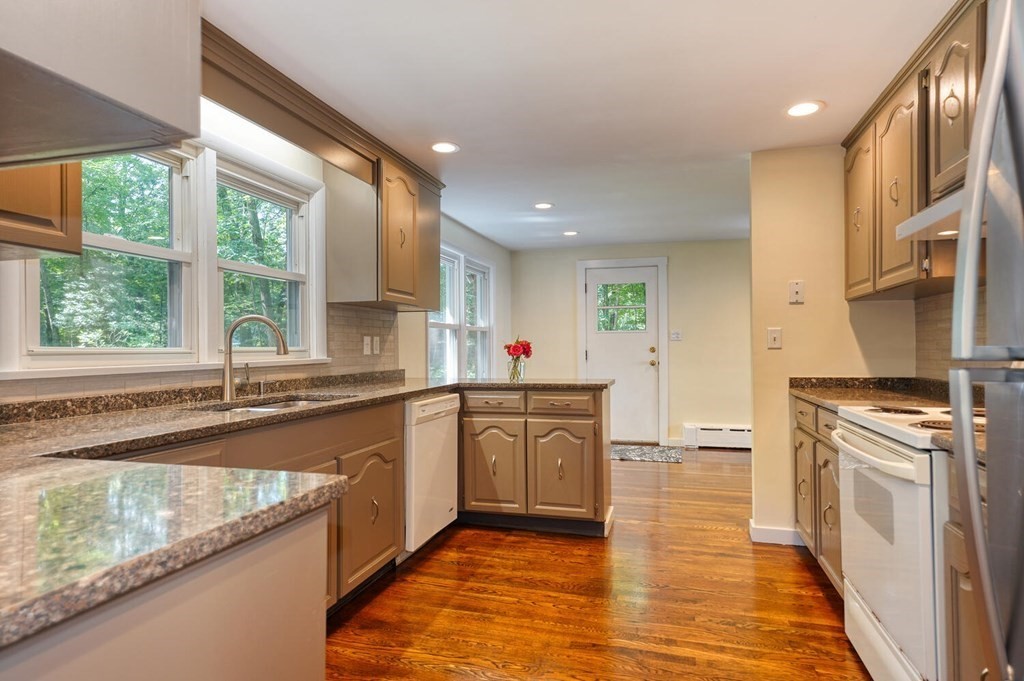 207 Gates Pond Road Berlin, MA 01503 - Photo 10 of 31