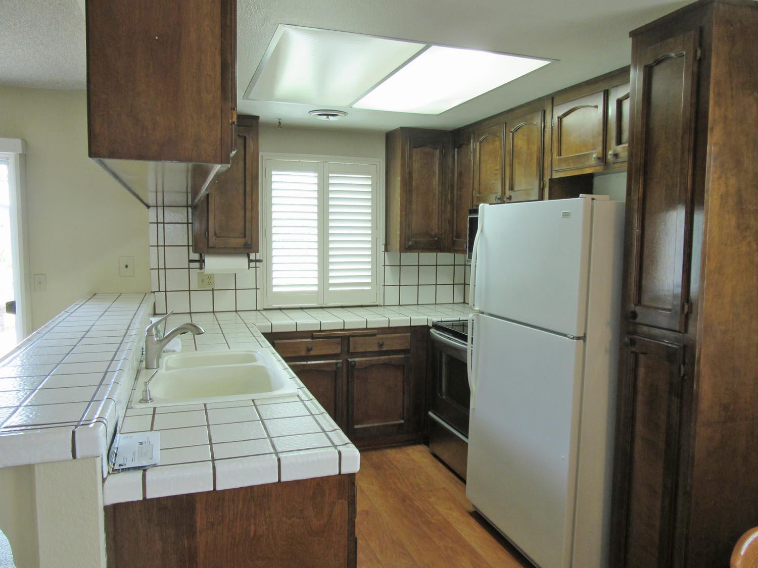 3733 Longbridge Drive Modesto, CA 95356 - Photo 4 of 19 Kitchen
