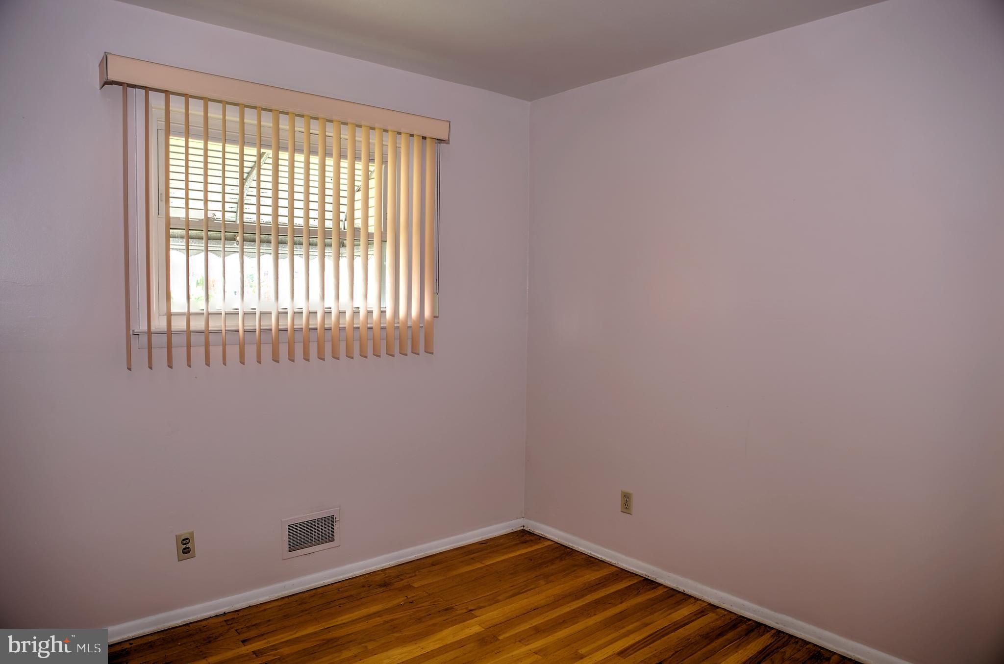 8 Vista Road Hamilton, NJ 08690 - Photo 16 of 26 3rd Bedroom