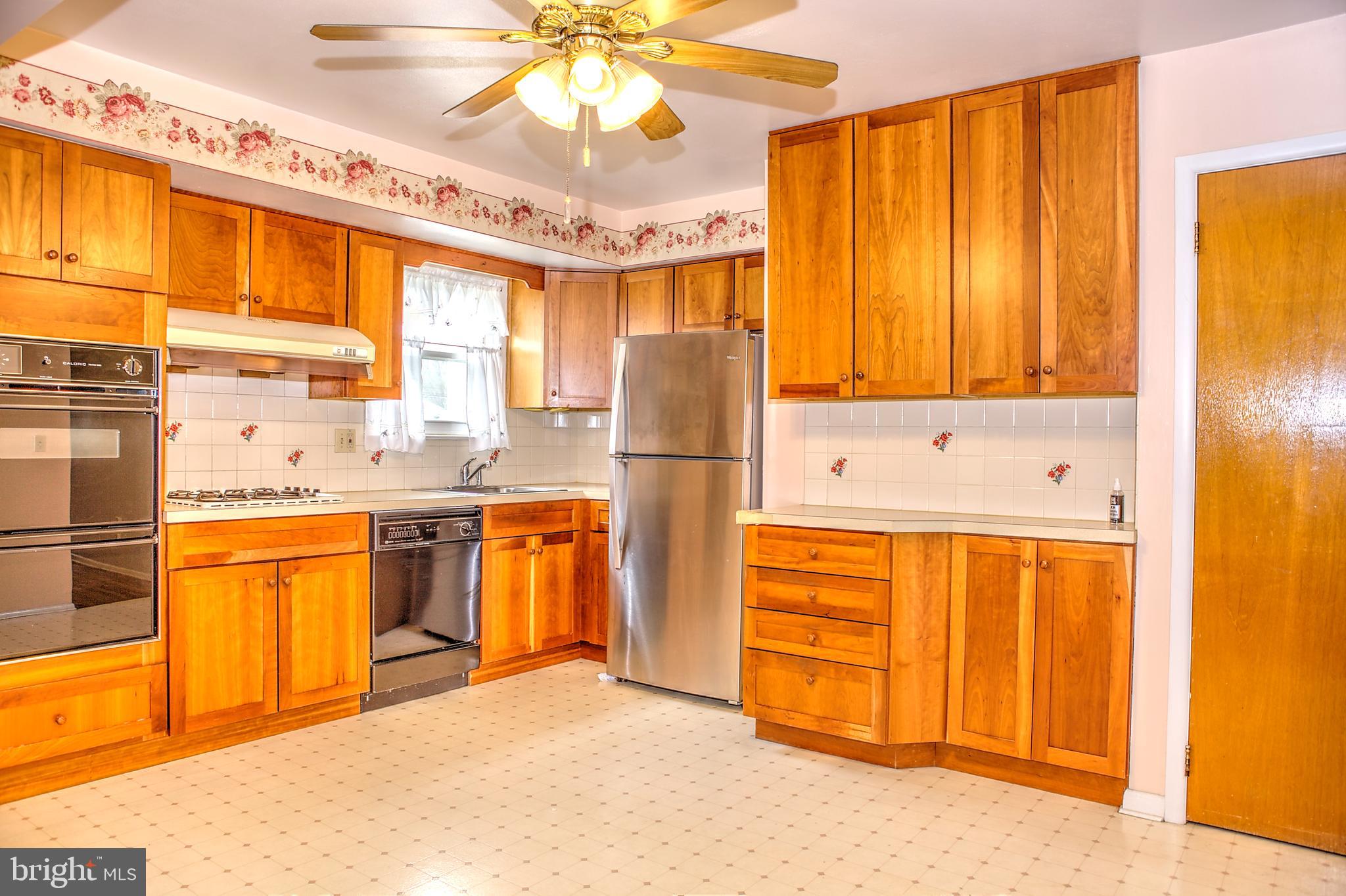 8 Vista Road Hamilton, NJ 08690 - Photo 5 of 26 Kitchen