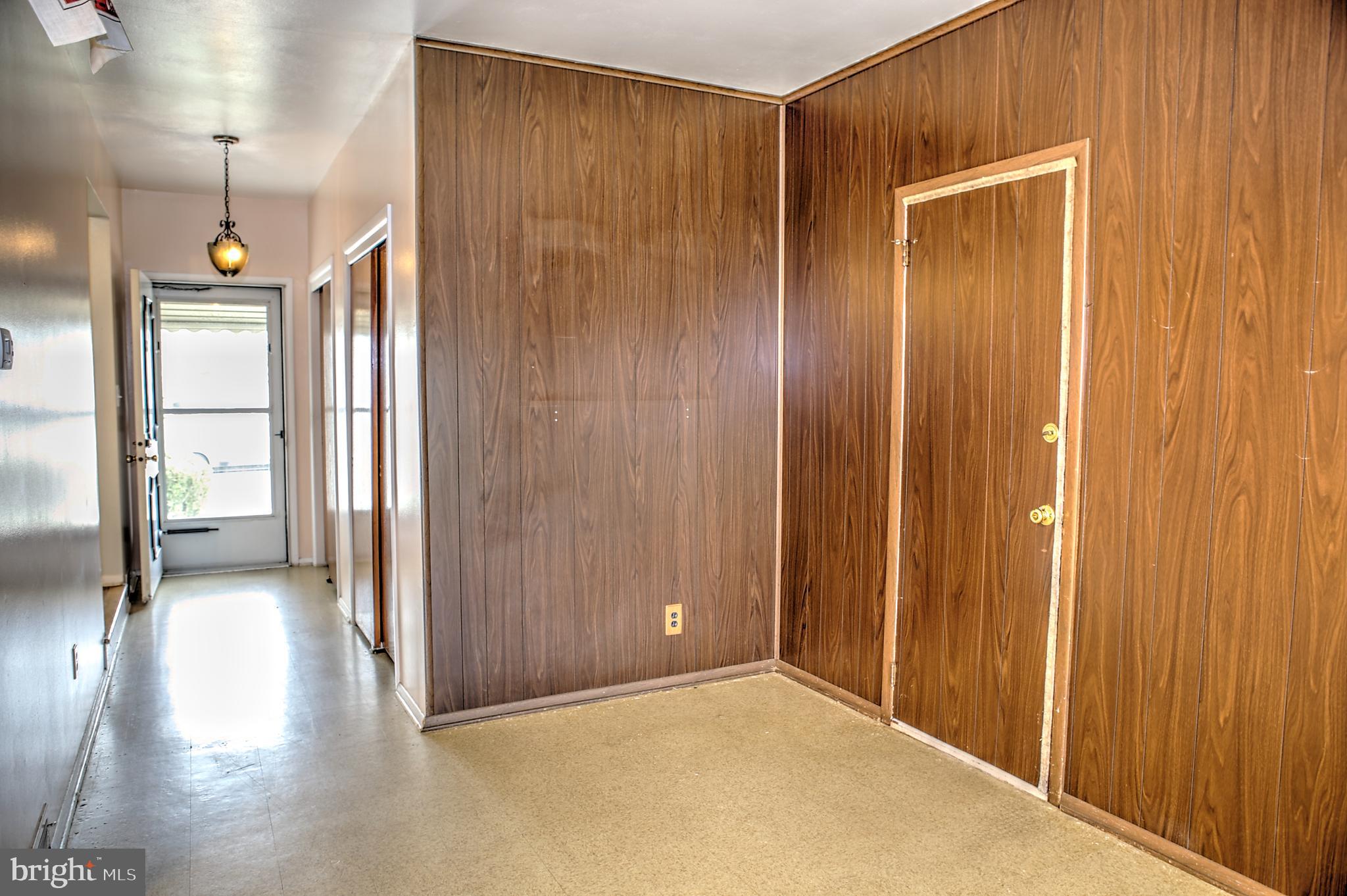8 Vista Road Hamilton, NJ 08690 - Photo 8 of 26 Breakfast Area/Hallway
