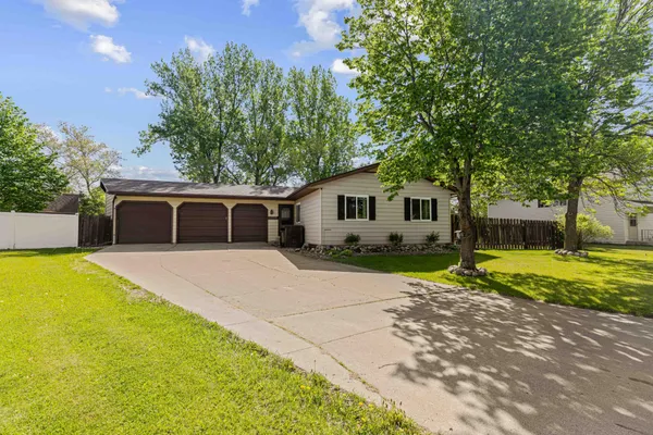 $325,000 | 2954 Heatherwood Circle South, Moorhead, MN 56560