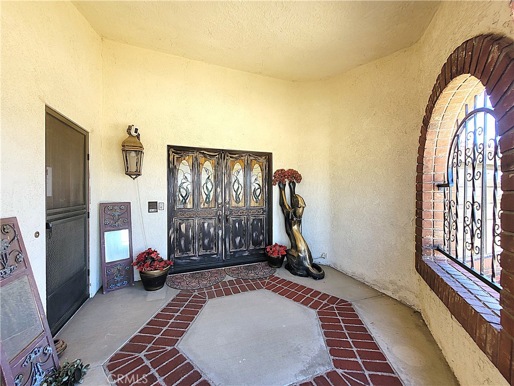 13889 Olathe Road Apple Valley, CA 92307 - Photo 4 of 39