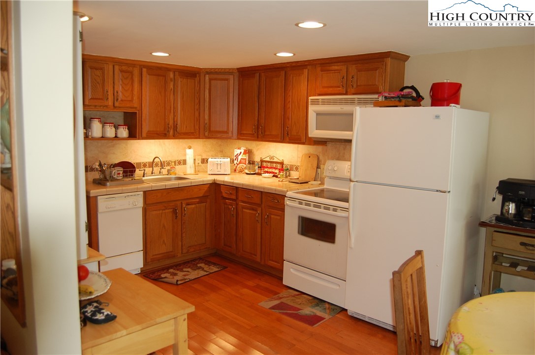 176 Trillium Road Newland, NC 28657 - Photo 5 of 21 Gallery Image 5