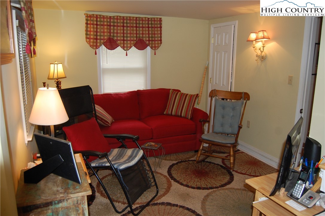 176 Trillium Road Newland, NC 28657 - Photo 10 of 21 Gallery Image 10