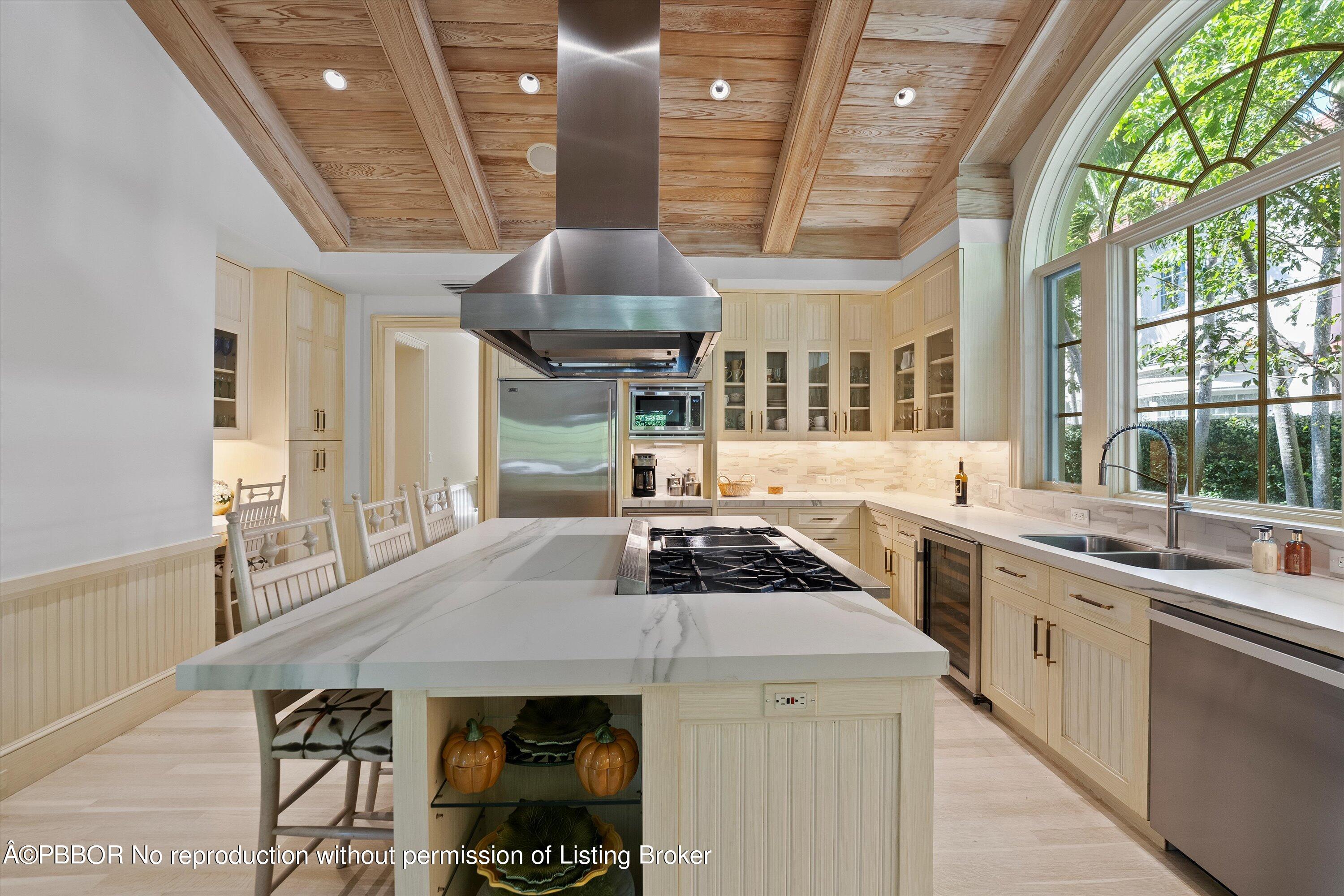 259 Merrain Road Palm Beach, FL 33480 - Photo 15 of 57 Kitchen