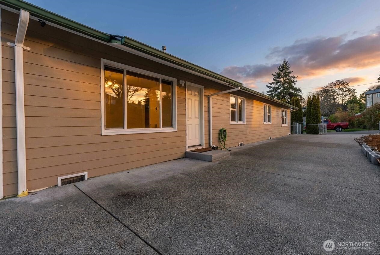 119 Elm Street, Unit A B Bremerton, WA 98310 - Photo 7 of 37