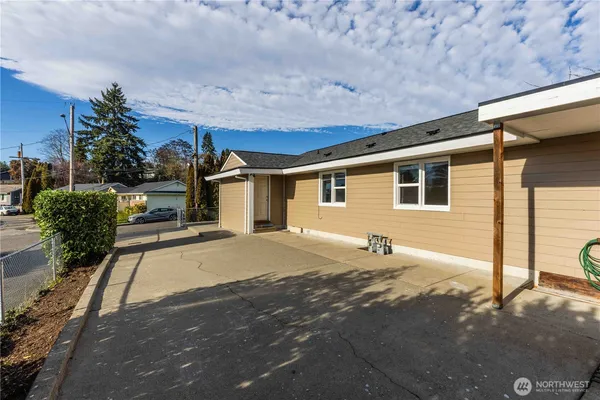 $475,000 | 119 Elm Street, Unit A B, Bremerton, WA 98310