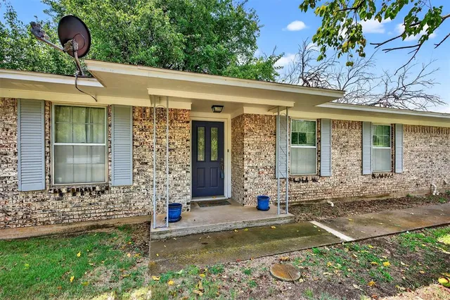 $340,000 | 311 North Britton Street, Tom Bean, TX 75491