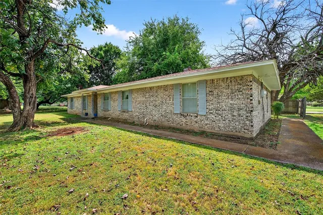 $340,000 | 311 North Britton Street, Tom Bean, TX 75491