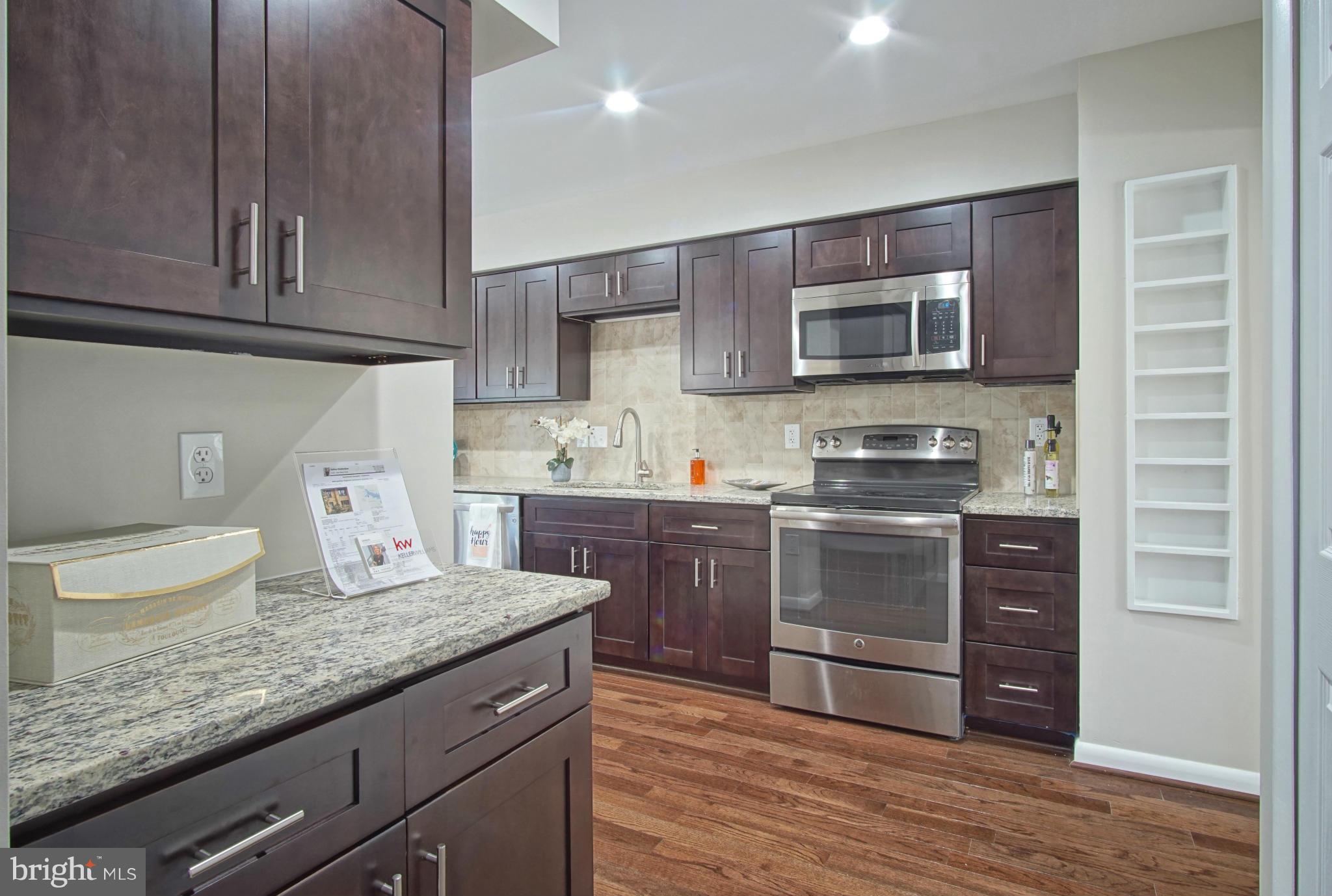 2021 Swans Neck Way Reston, VA 20191 - Photo 6 of 29 Kitchen
