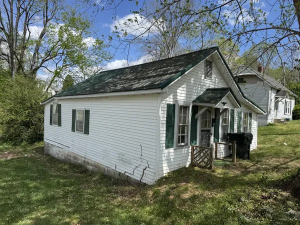 $113,900 | 501 West Chestnut Street, Dickson, TN 37055