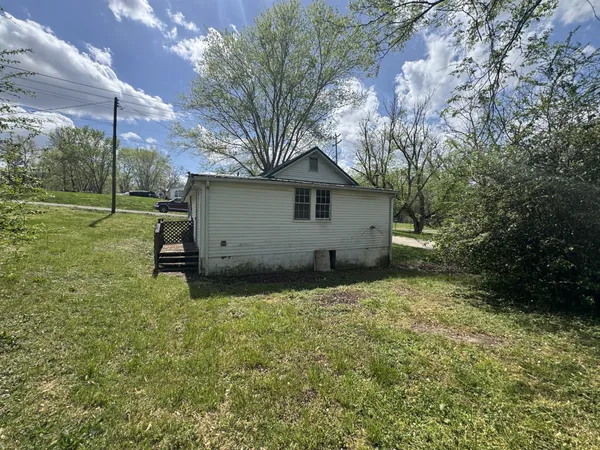 $113,900 | 501 West Chestnut Street, Dickson, TN 37055