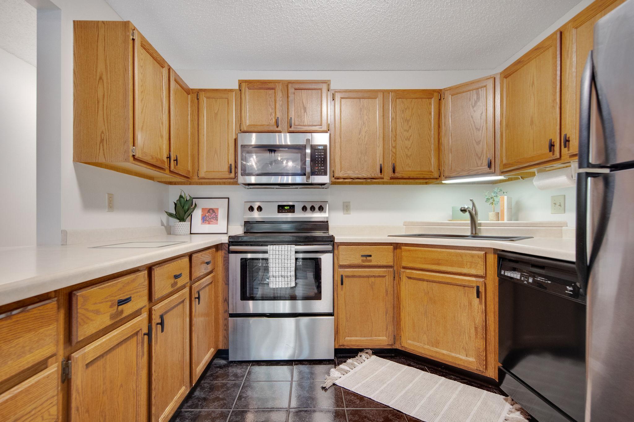 2140 Ridge Drive, Unit 24 St. Louis Park, MN 55416 - Photo 12 of 33