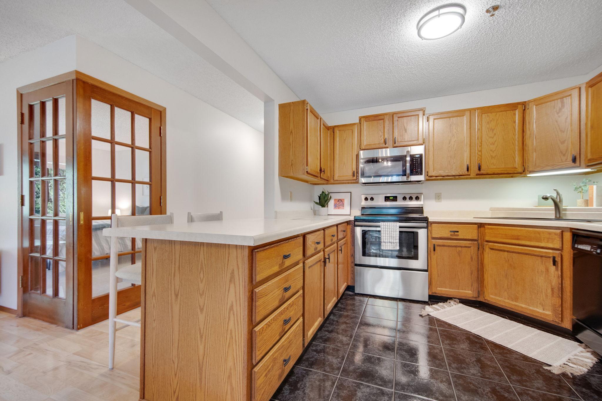 2140 Ridge Drive, Unit 24 St. Louis Park, MN 55416 - Photo 15 of 33