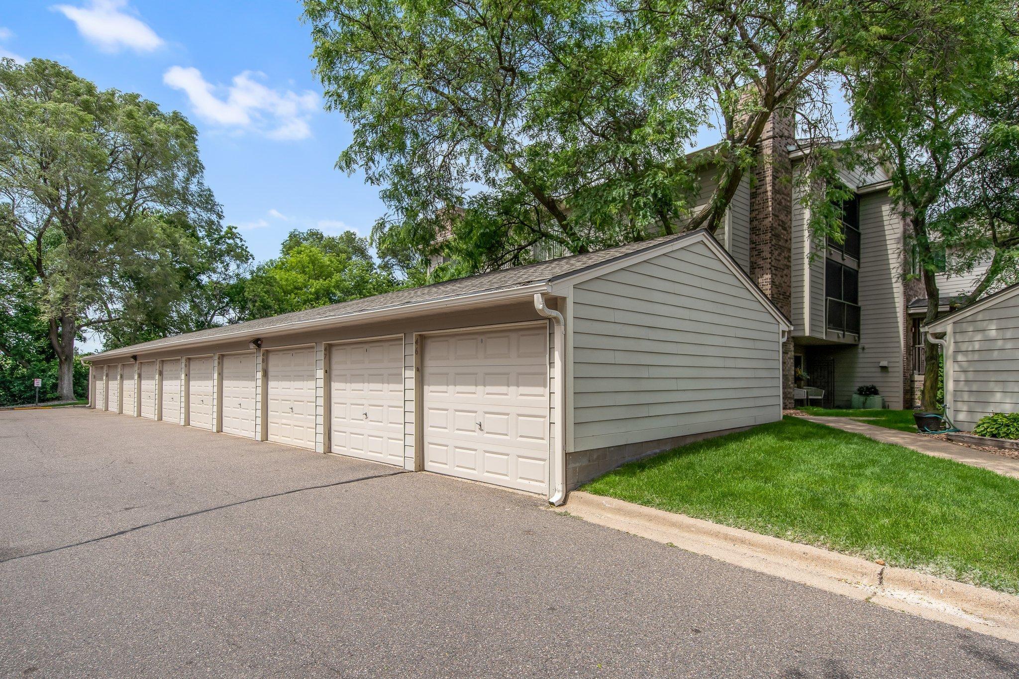 2140 Ridge Drive, Unit 24 St. Louis Park, MN 55416 - Photo 31 of 33