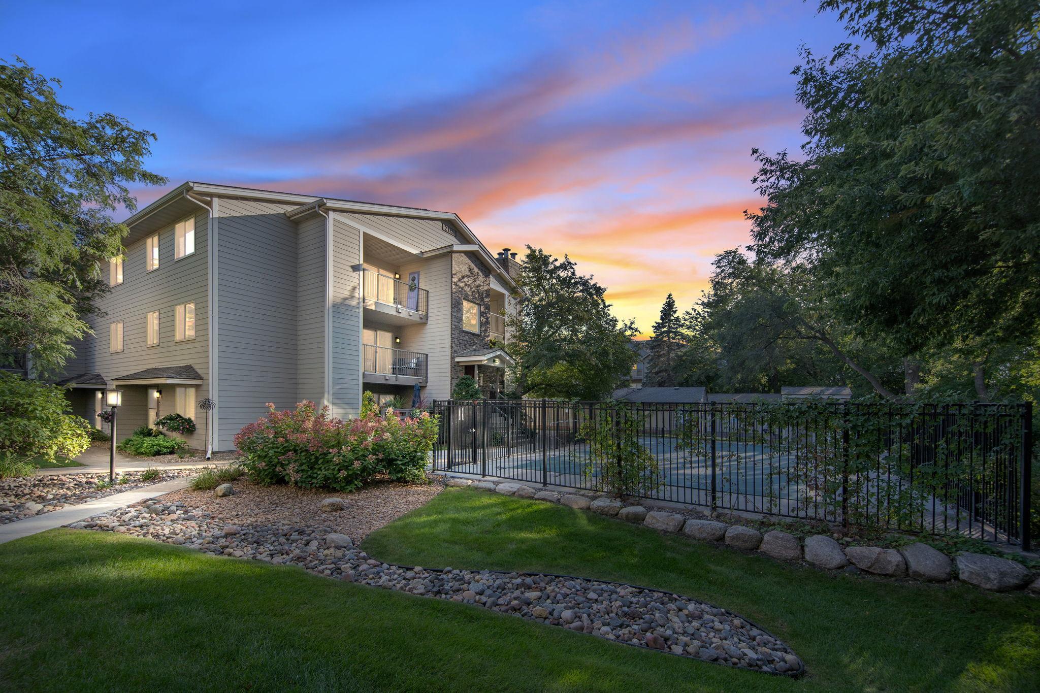 2140 Ridge Drive, Unit 24 St. Louis Park, MN 55416 - Photo 5 of 33