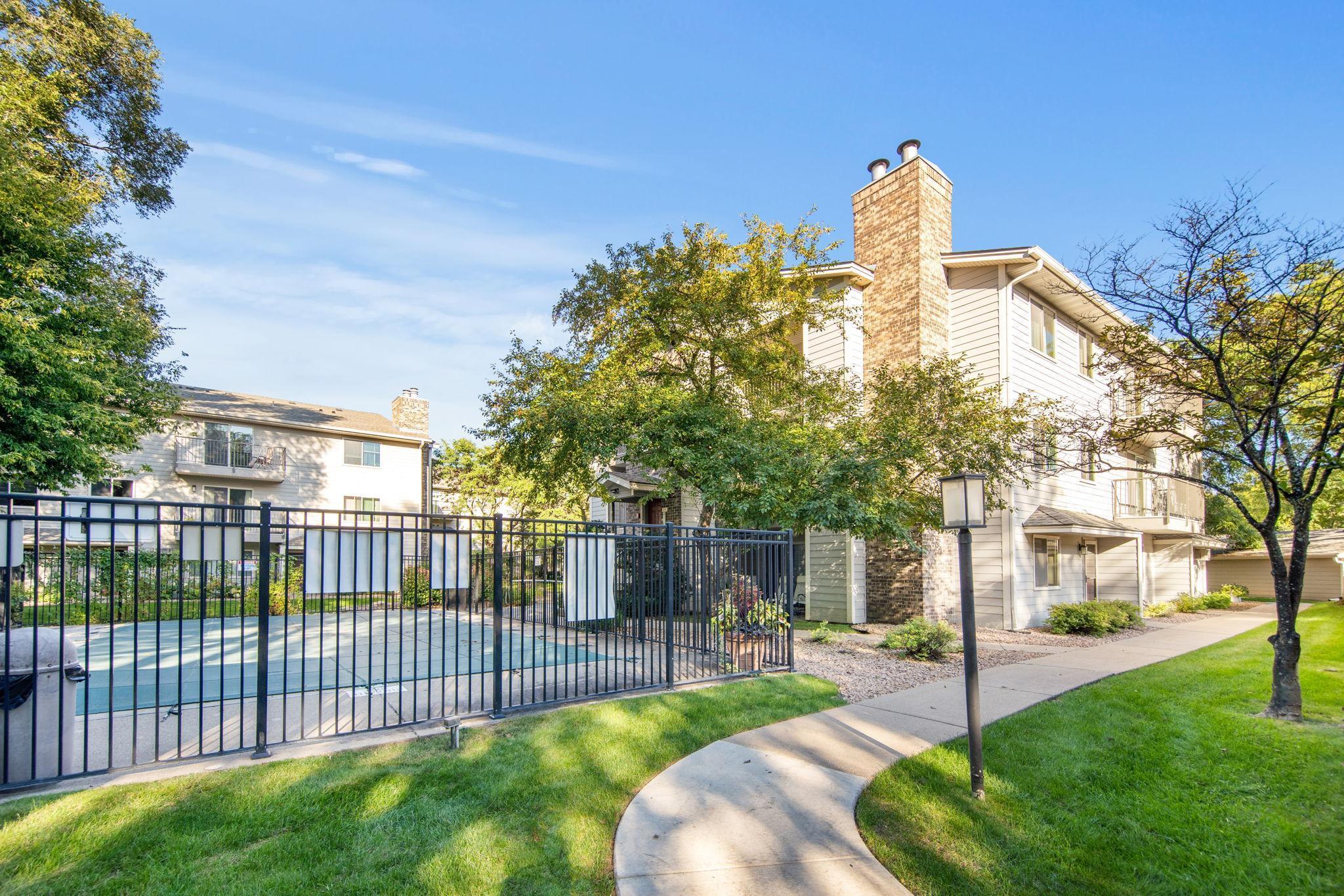 2140 Ridge Drive, Unit 24 St. Louis Park, MN 55416 - Photo 6 of 33