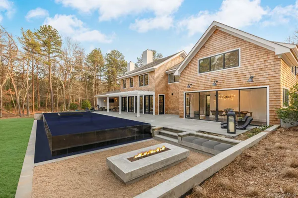 $6,495,000 | 142 6 Pole Highway, Sag Harbor, NY 11963