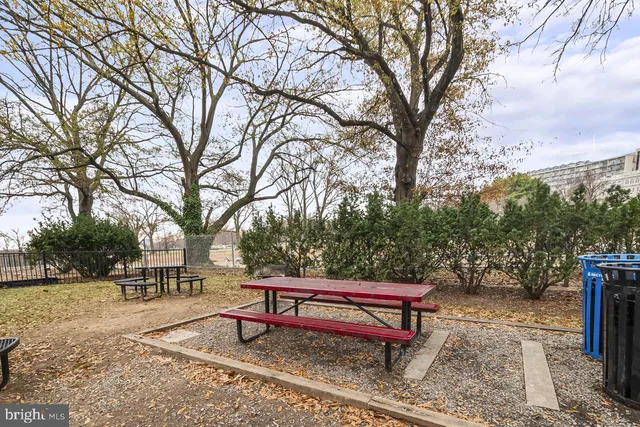 a bench sitting in middle of a yard