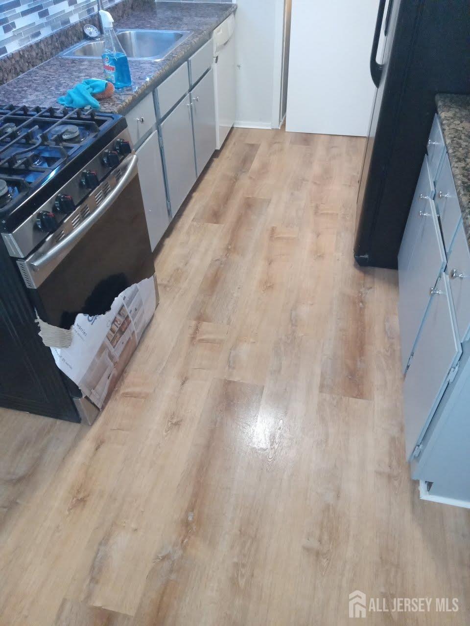 1503 Raspberry Court Edison, NJ 08817 - Photo 5 of 9 a view of a kitchen