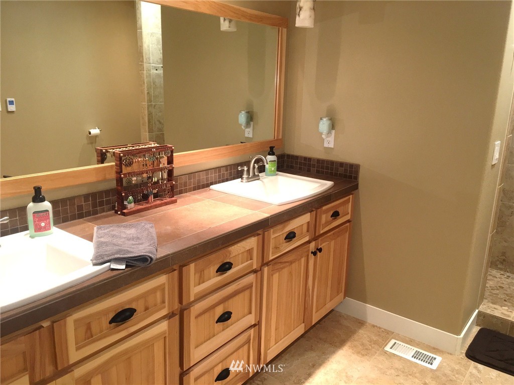 3429 Clearbrook Road Sumas, WA 98295 - Photo 10 of 23