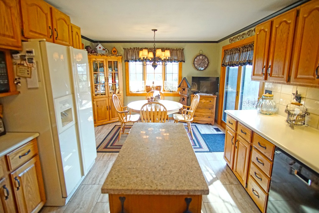 47 East Drumlin Road Springfield, MA 01108 - Photo 7 of 24