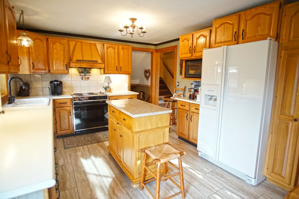 47 East Drumlin Road Springfield, MA 01108 - Photo 8 of 24